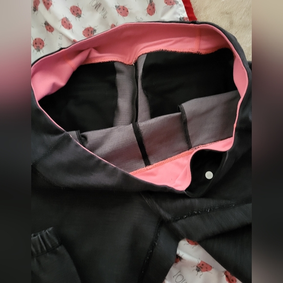 Lululemon crop pants, size 10. - Picture 11 of 16